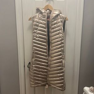 Skhoop Champagne Gold Packable Down Hooded Vest size M. Excellent condition.